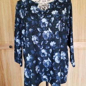 3/4 sleeve floral top